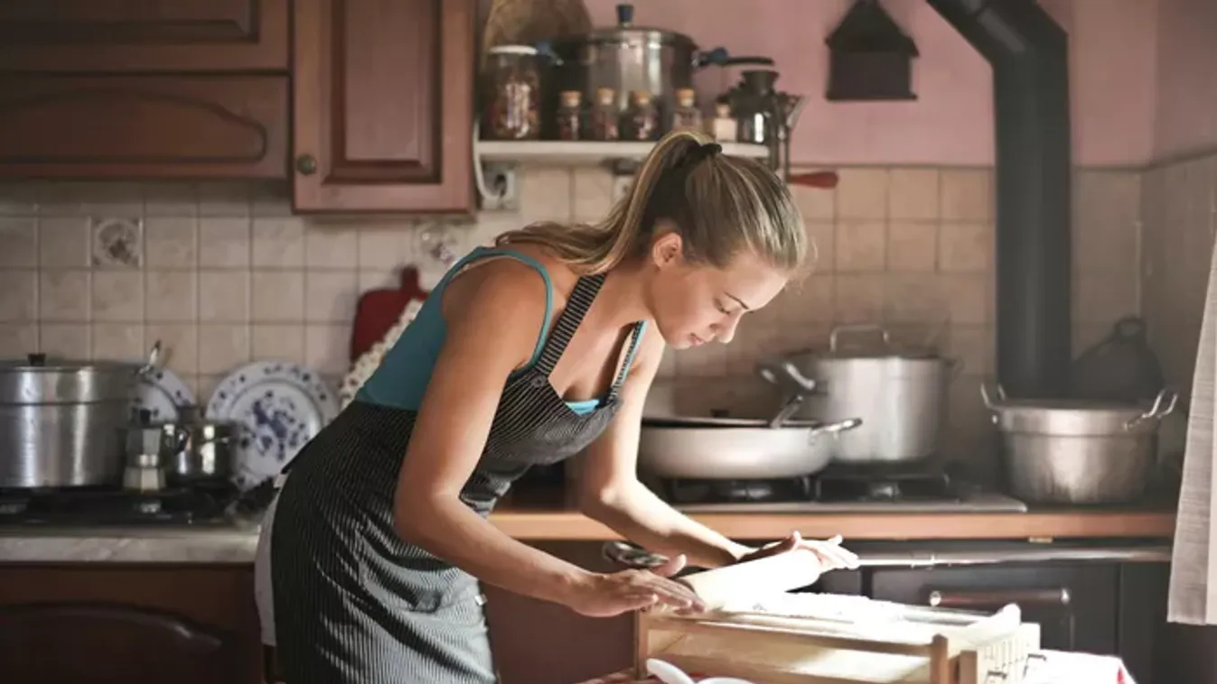 "Hagyományos háziasszony vagyok - még nyakörvet is viselek, hogy kifejezzem a férjem iránti elkötelezettségem"