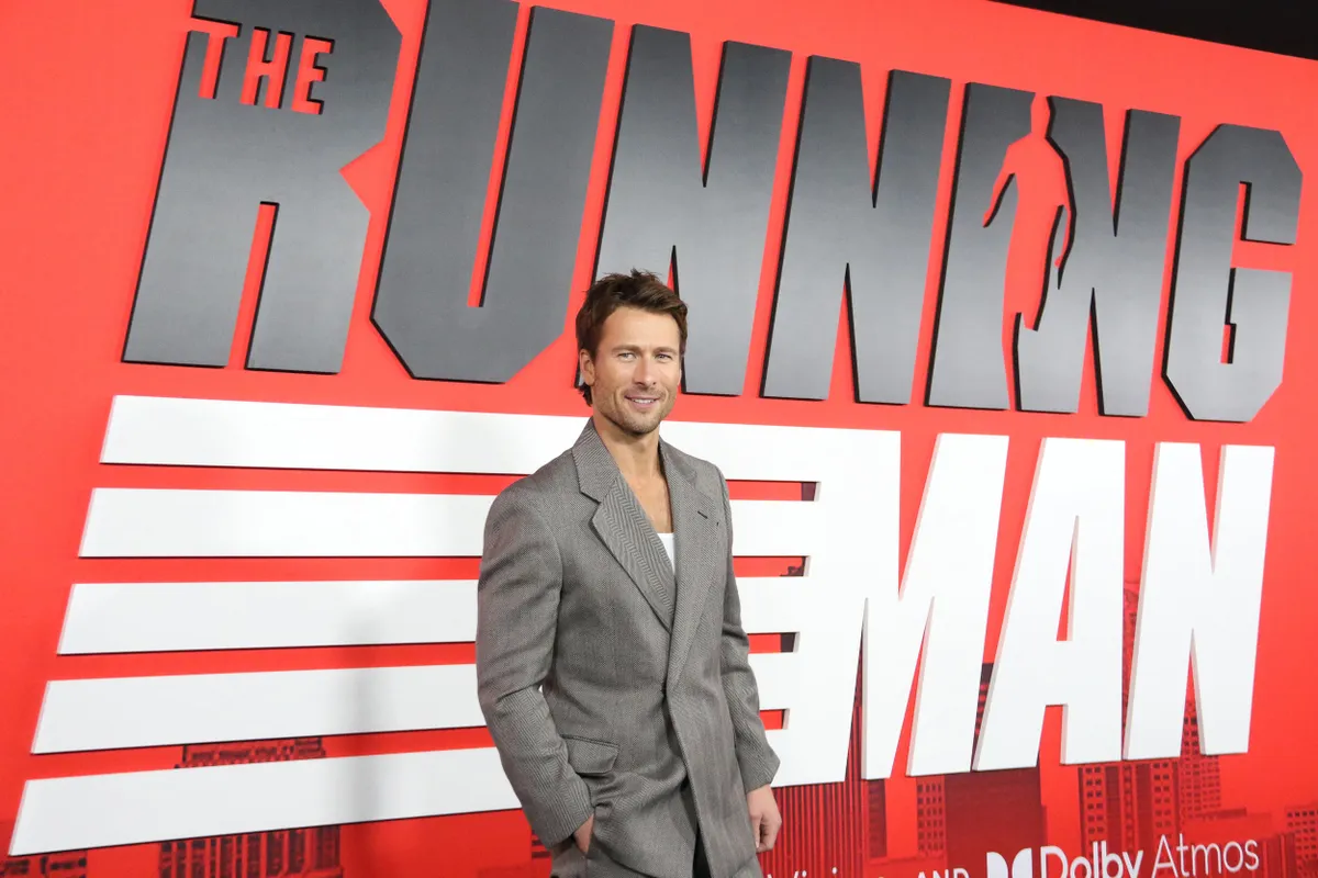 Glen Powell A menekülő ember premiervetítésén New York-ban.