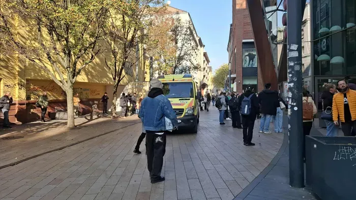 Most jött: holtan esett össze egy férfi a Corvin Plázán