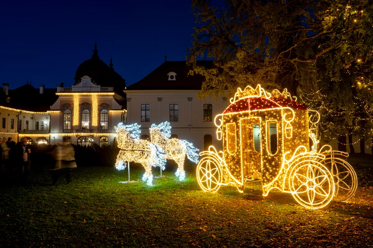 a gödöllői fénypark Erzsébet királyné korát idézi meg hangulatában