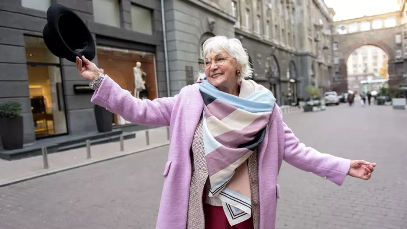 Éveket fiatalodhatsz, ha így viseled a sálat 50 felett