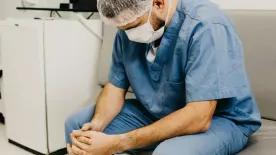 Szokatlan tünet jelezte a bajt: alig pár hónappal a diagnózis után elhunyt a kétgyermekes édesapa