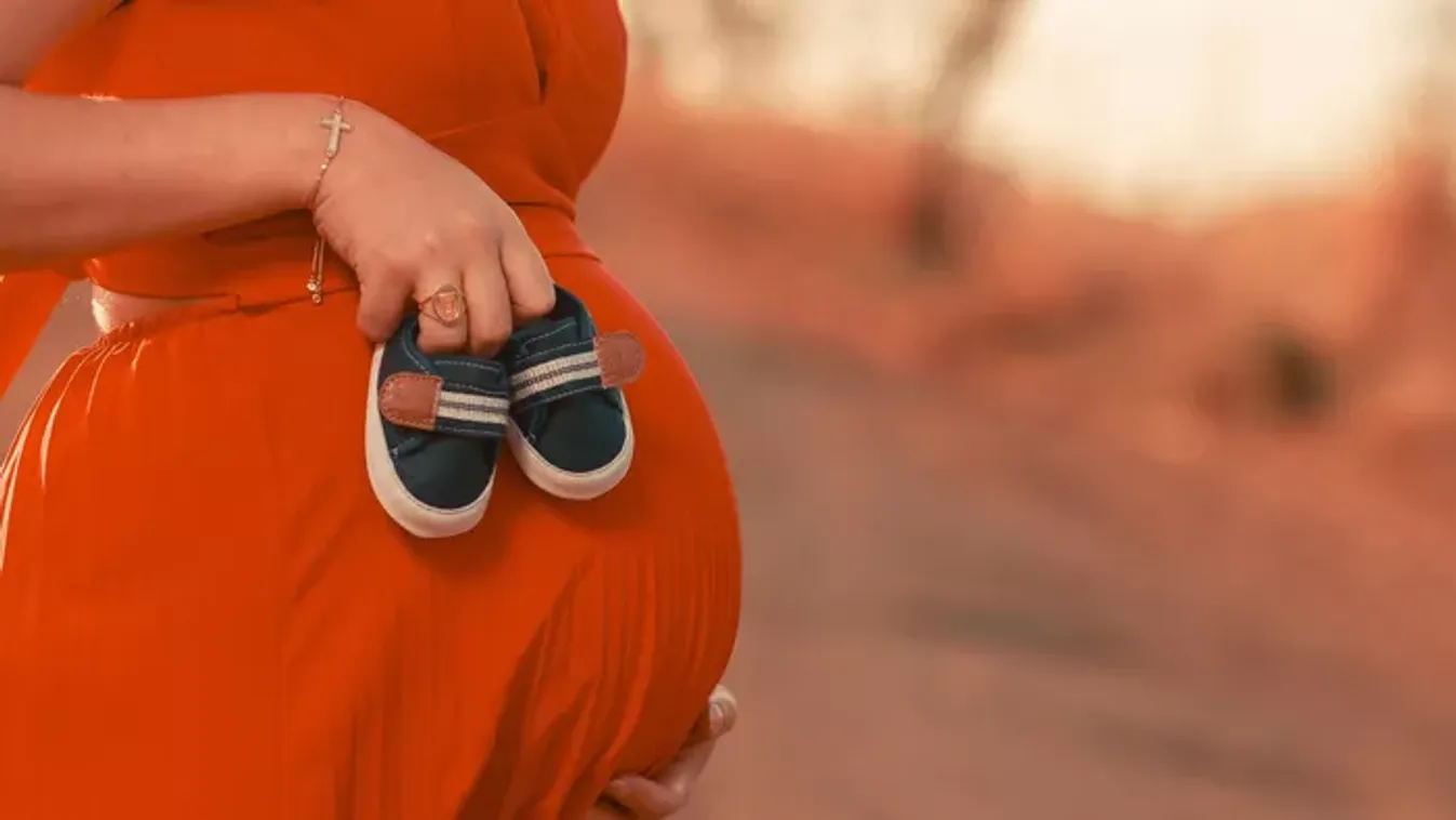 10 + 3 terhességi mítosz, a teljes agybaj jegyében