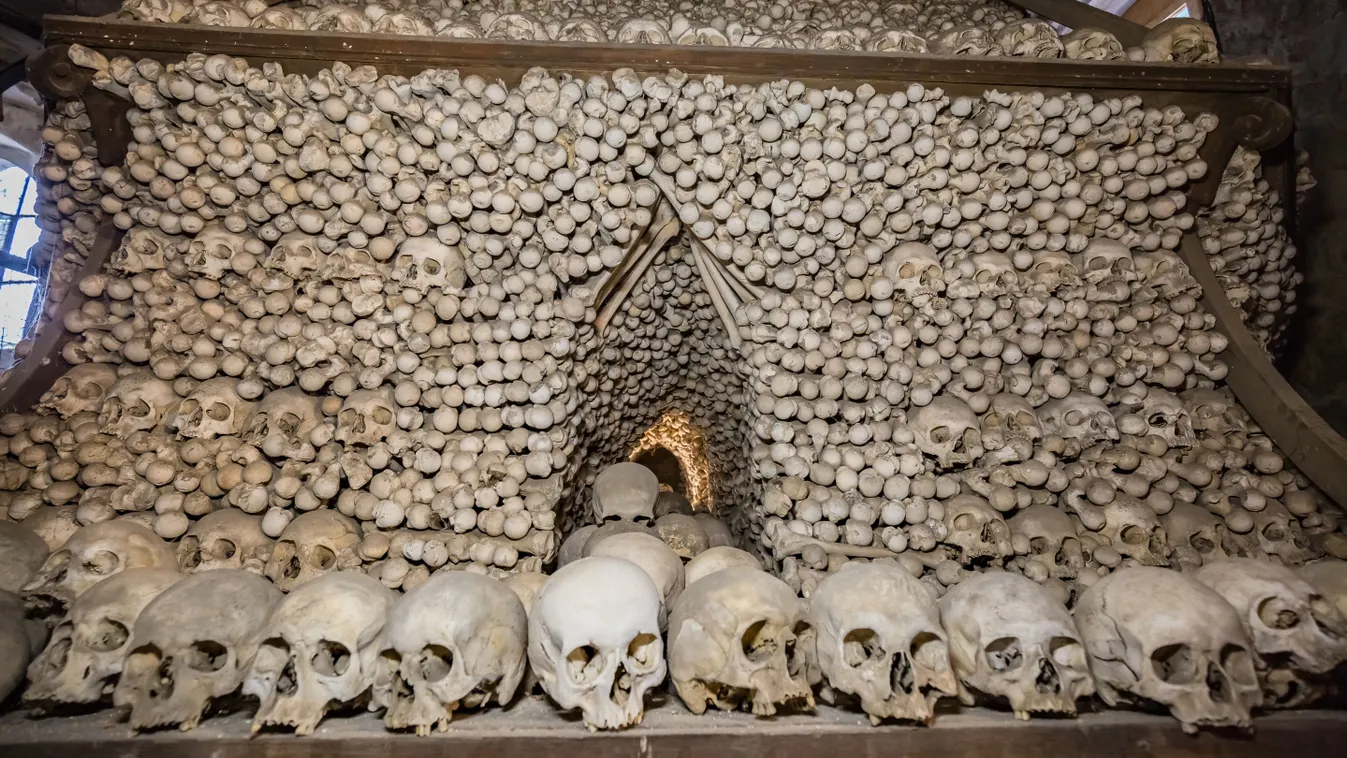 Koponyahalom a cseh Kutná Hora csonttemplomában