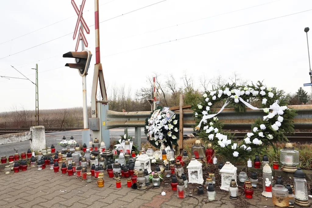 Vonat elé hajtó srác temetése 2025_11_17
Temetés Szentmártonkátán