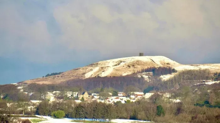Tíz titokzatos UFO lebegett az égen, rettegnek a helyiek
