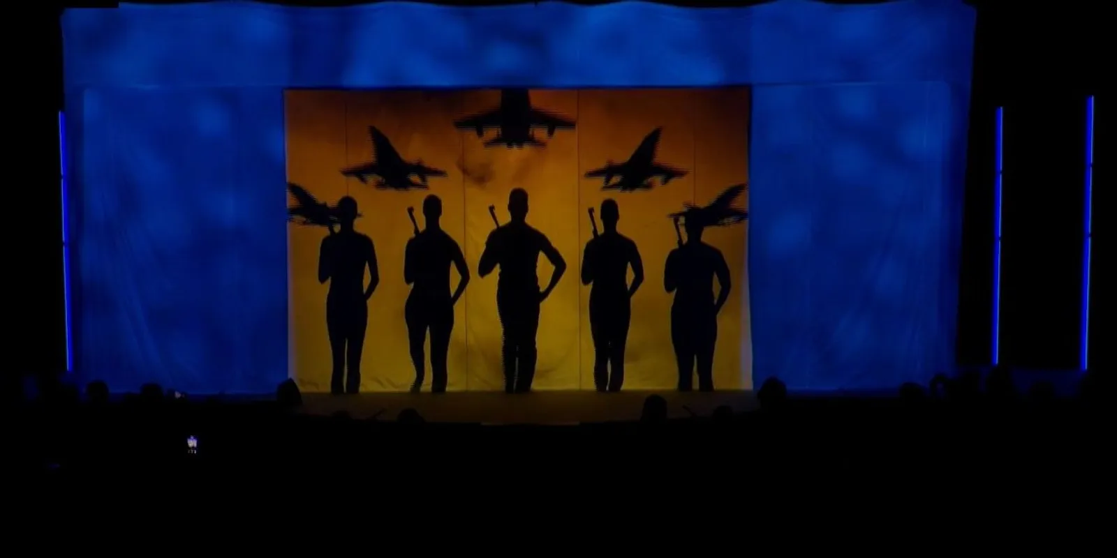 Szenzáció: Világsztárok a Háborúellenes Gyűlésen