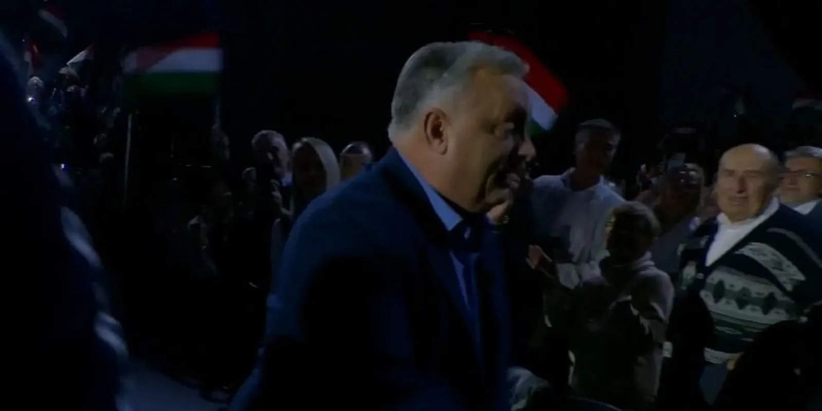 Zúg a Viktor, Viktor: Szupersztárként vonult be Orbán Viktor a Háborúellenes gyűlésre