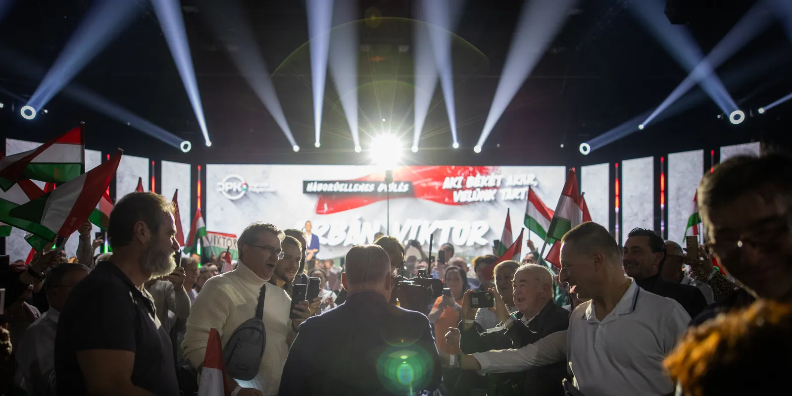 Orbán Viktor: Aki békét akar, velünk tart!