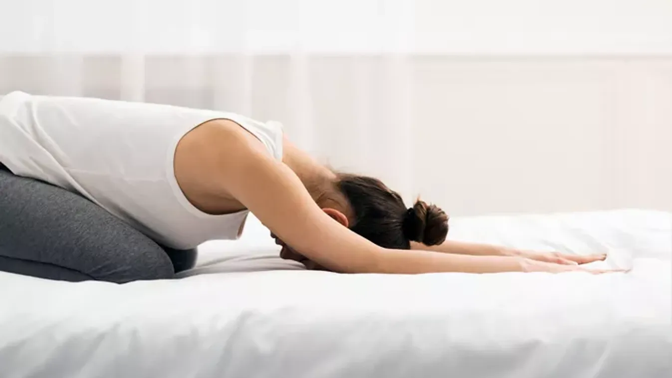 5+1 reggeli jógagyakorlat, hogy 50 felett is jól induljon a nap