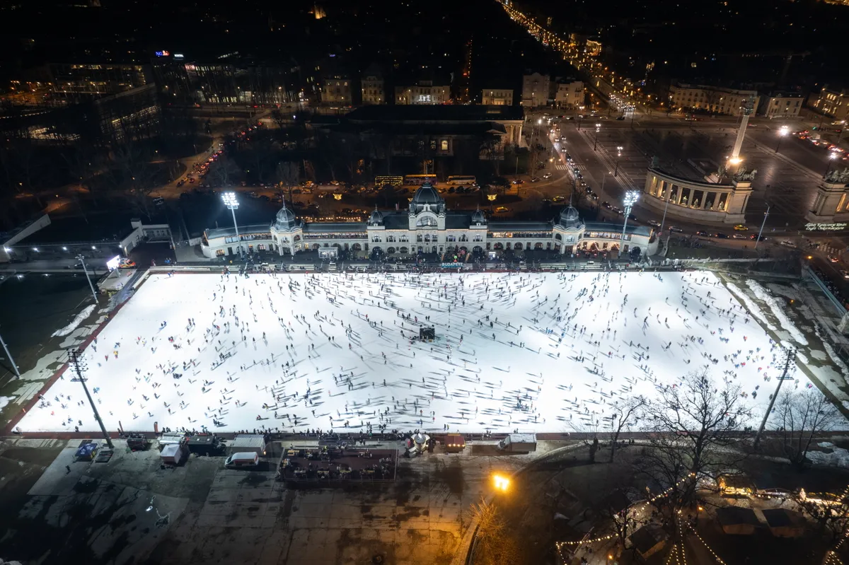 Ismét megnyitotta kapuit a Városligeti Műjégpálya
