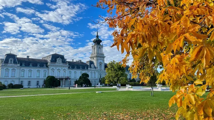 Keszthely ősszel: aranyló lombok és főúri hangulat