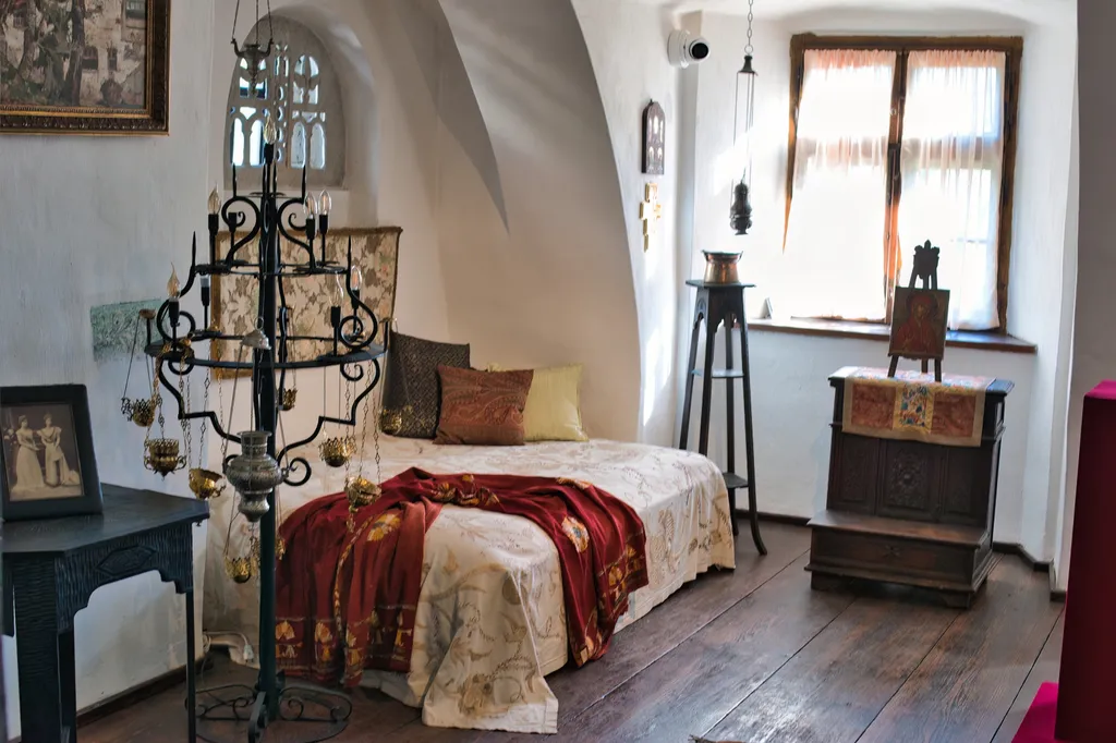 Mária román királyné előtt IV. Károly felesége, Zita királyné kapta eg a várat Brassótól koronázási ajándékként, így a magyar királyné is volt a tulajdonosa az épületnek.