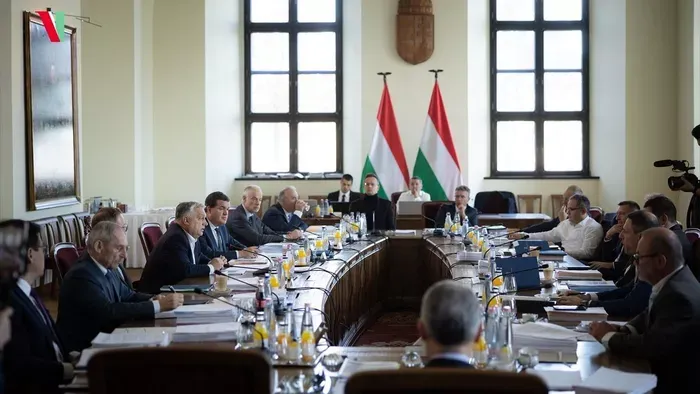 A kormány nem engedi el a nyugdíjasok kezét