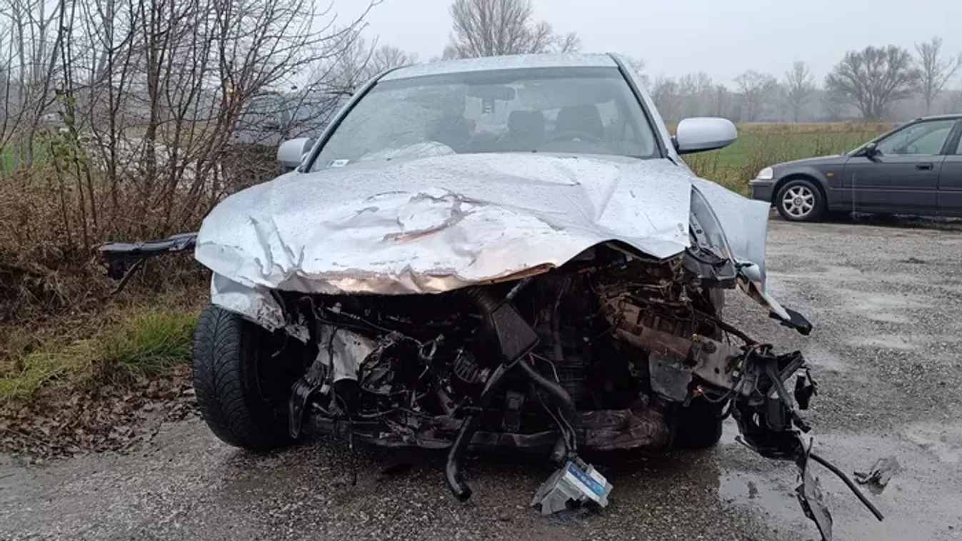 Ripityára tört a kocsi, csodának köszönhetően menekült meg a frontális baleset sofőrje - videó