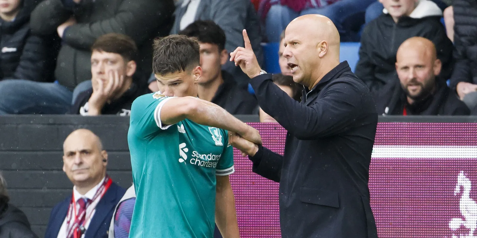 Arne Slot az oka Kerkez Milos szenvedésének?