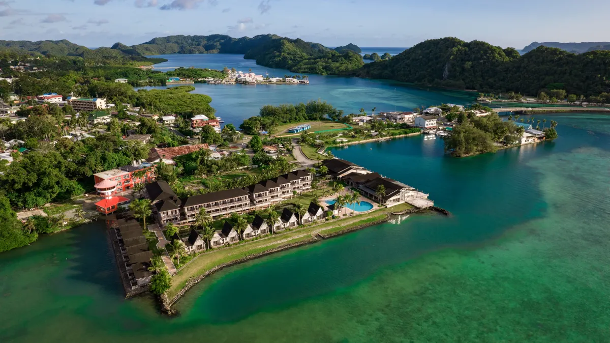 Szállodák Palau szigetén a tengerparton. 