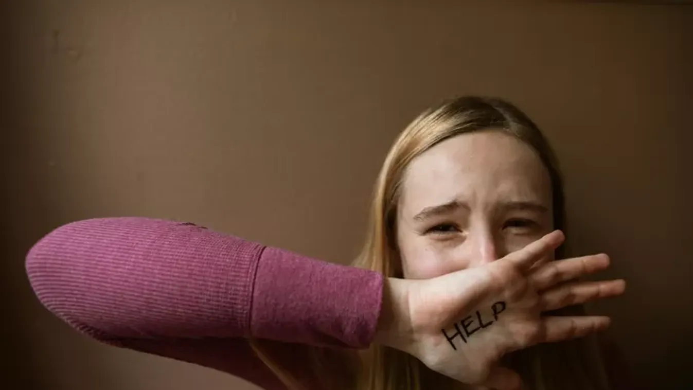 Ájultra erőszakoltak egy tinilányt, borzalom, ki művelte ezt vele