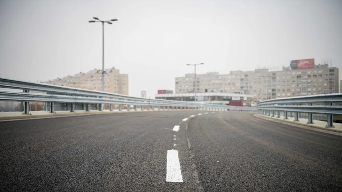 Szombat délutántól szabad az út a Flórián téri felüljárók déli hídján