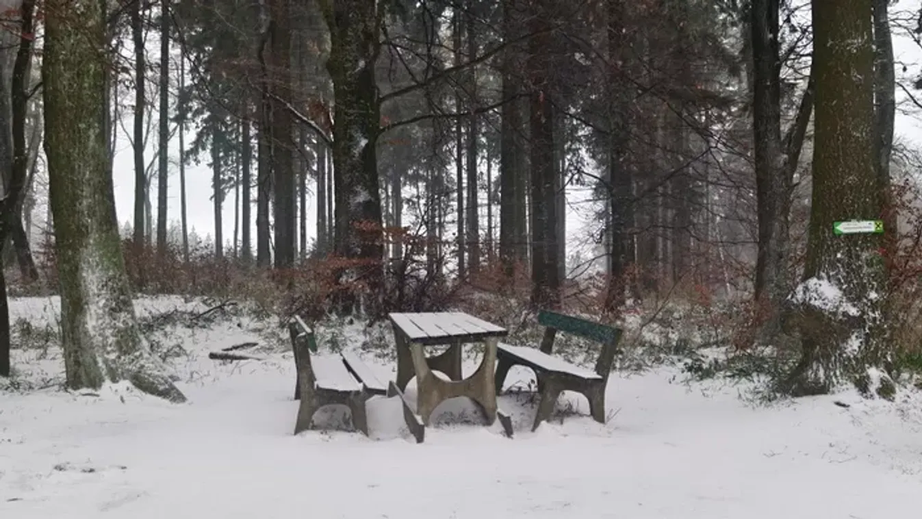 Újabb lélegzetelállító fotókon a behavazott magyar táj