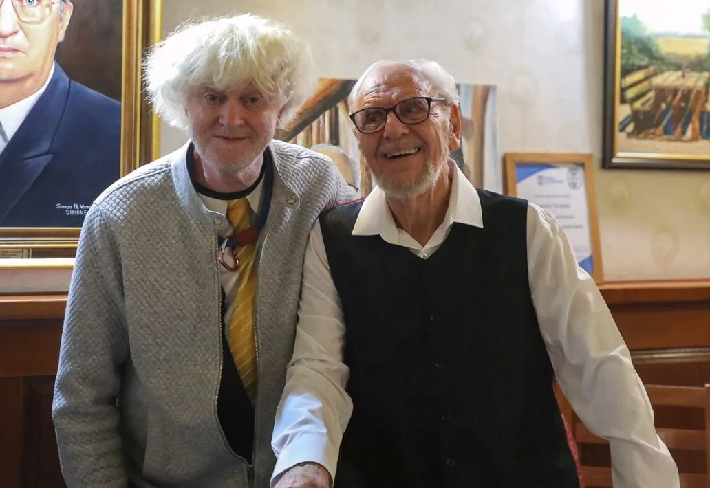 20251106_Budapest_Müller Péter és fia Müller Péter Sziámi_TG(MW)