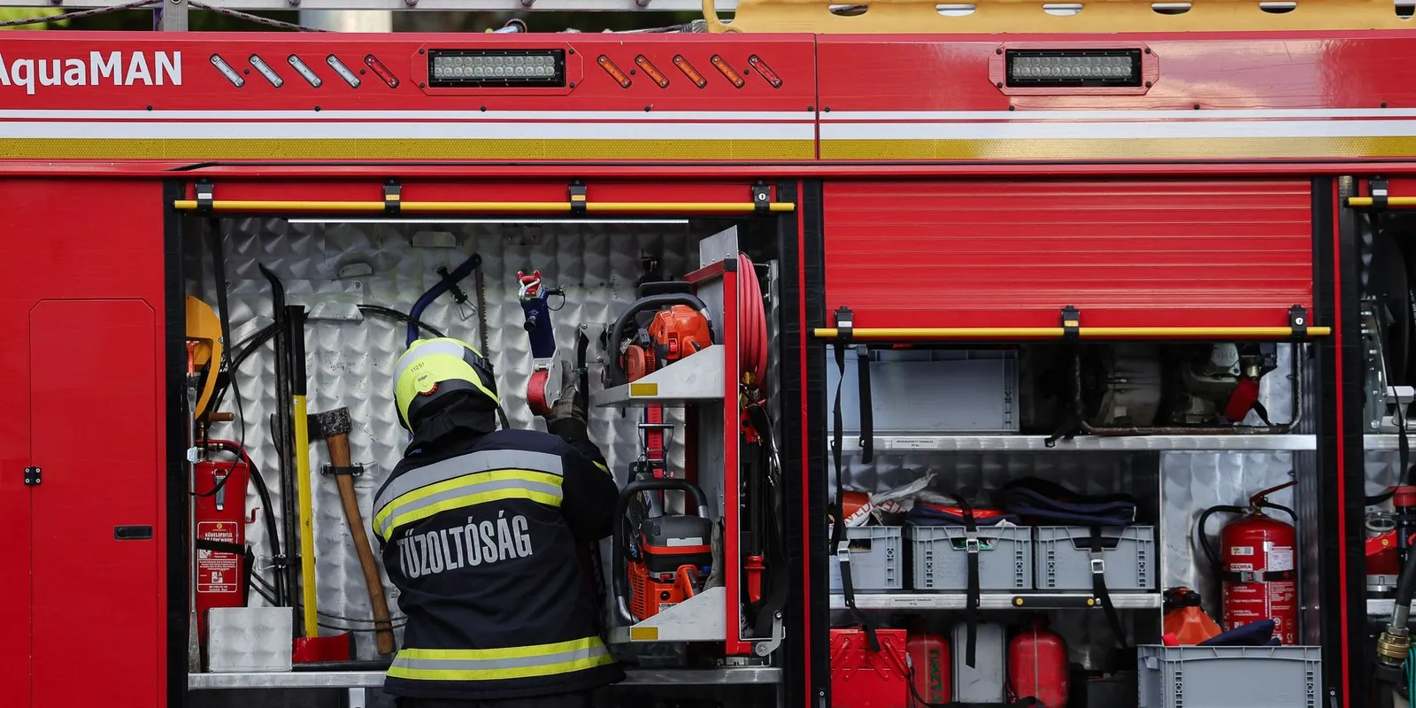 Most jött: pokoli tűz tombol a Deák Ferenc utcánál