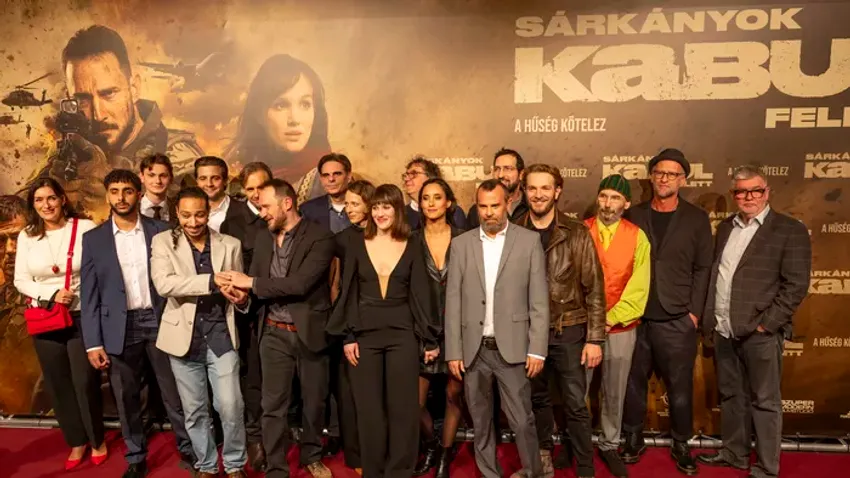 Megható pillanatok a Sárkányok Kabul felett premierjén - Galéria