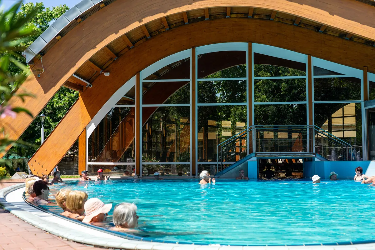 Bükfürdő gyógyfürdő kinti medencéje