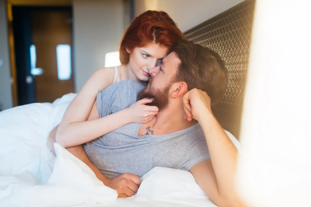 Férfi és nő az ágyban