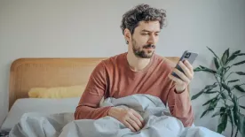 Első dolgod a mobilért nyúlni ébredés után? Itt az ideje kikapcsolni és megtapasztalni a digitális detox előnyeit