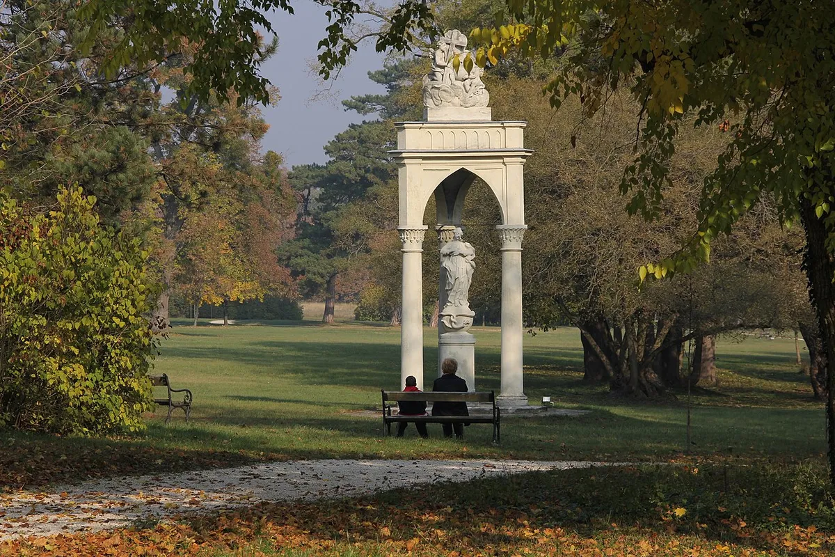 A csákvári Esterházy-kastély angolparkja