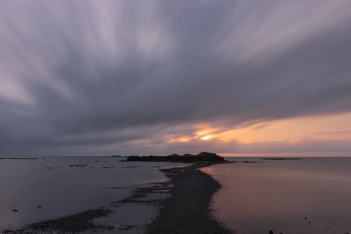 ilyen földnyelven kelhetett át Mózes a Vörös-tengeren.