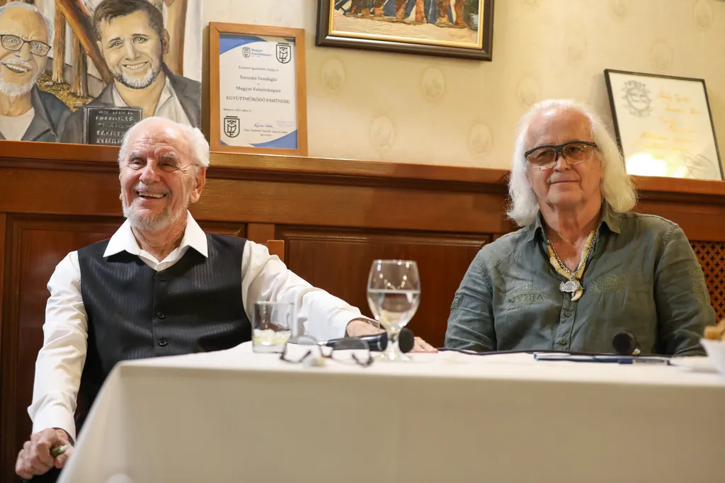 Müller Péter zártkörű könyvbemutató
November 6
2025.11.06. 18 óra, Torockó Vendéglő, Bp. Martinovics tér 2.
Nemeth-Nyiba-Sandor