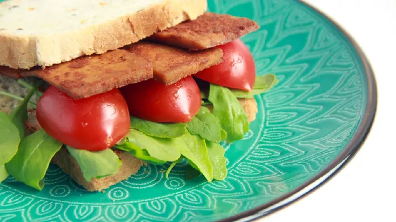 Így készíthetsz mennyei bacon-t tofuból pofonegyszerűen – a húsimádók is rajonganak érte