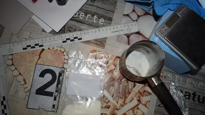 Kétségbeesett anya hívta a rendőröket, drogoztak a gyerekei