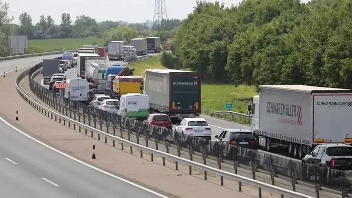 Nagy a baj az M0-s autópályán, brutális a dugó