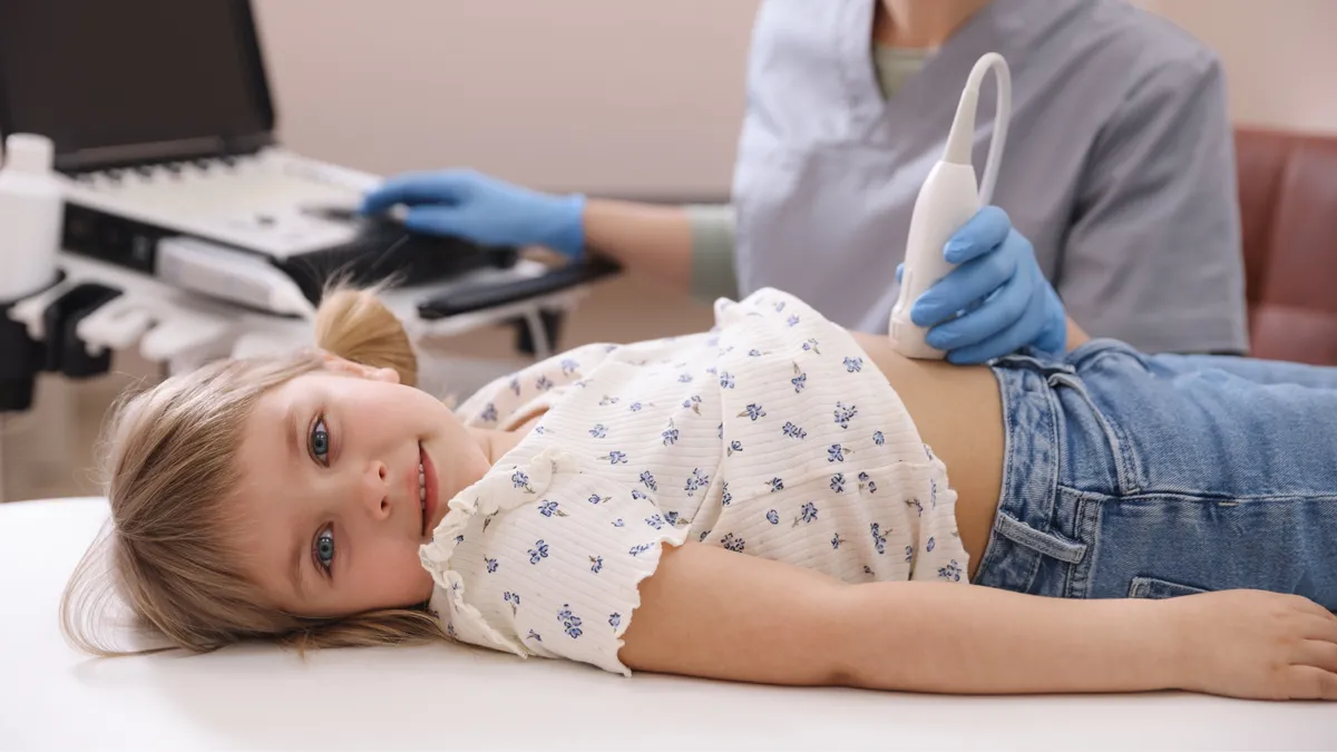 „Fájni nem fog, csak maradj nyugton!” – így készüljünk ultrahangra és röntgenre gyerekkel