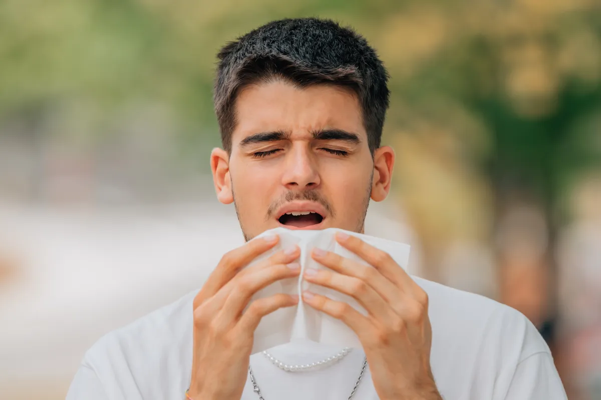 Tüsszentés, tévesen a szívmegállás okai egyikének vélt önkéntelen cselekvés