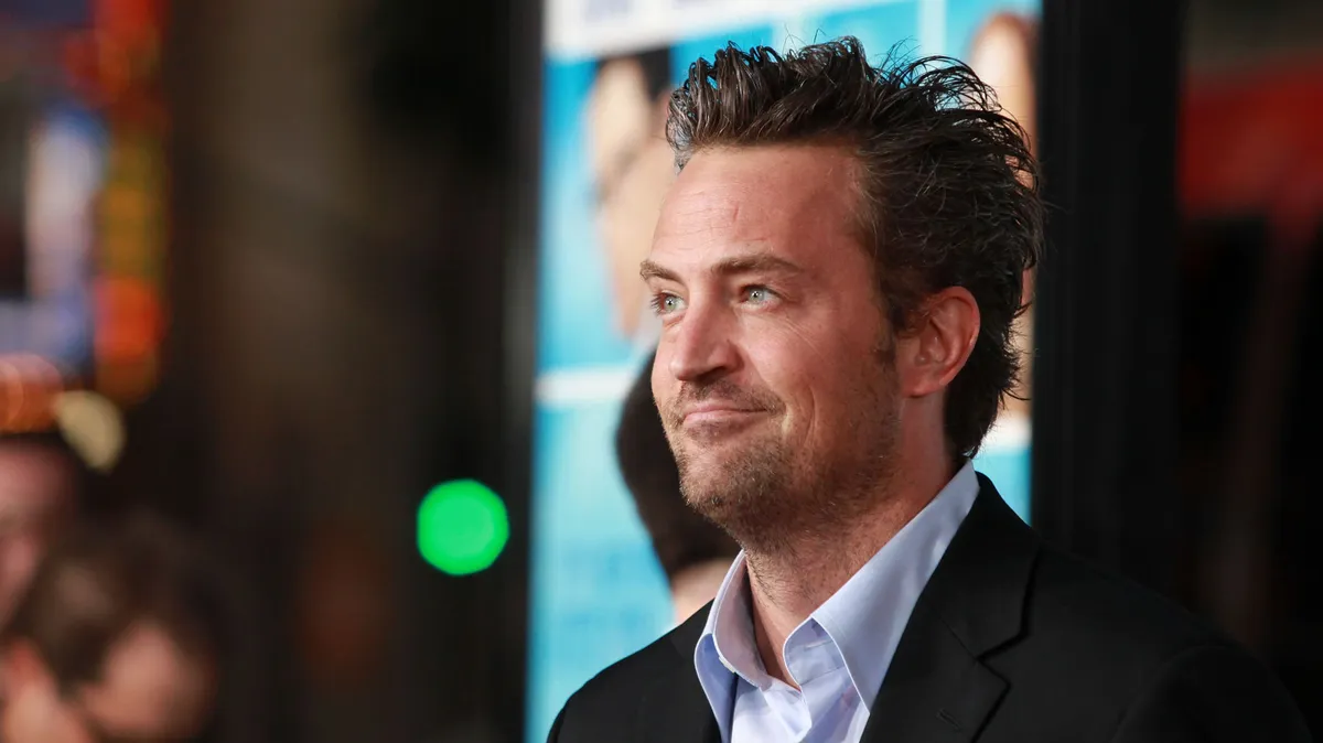 Több mint két évvel halála után, Matthew Perry végre méltó névtáblát kapott sírhelyére