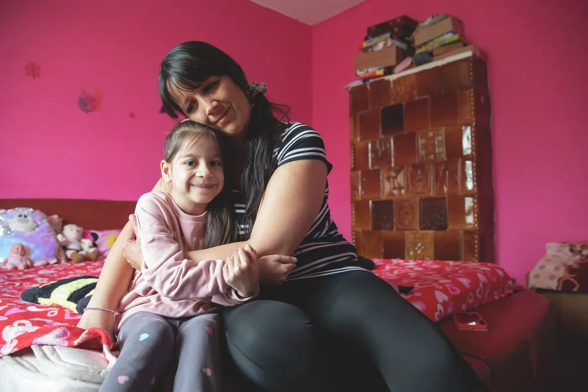 Mezei Elina nyolc éves és súlyos Elina súlyos szívbetegséggel küzd.  Édesanyja, Kaszás Nikoletta soha nem adja fel