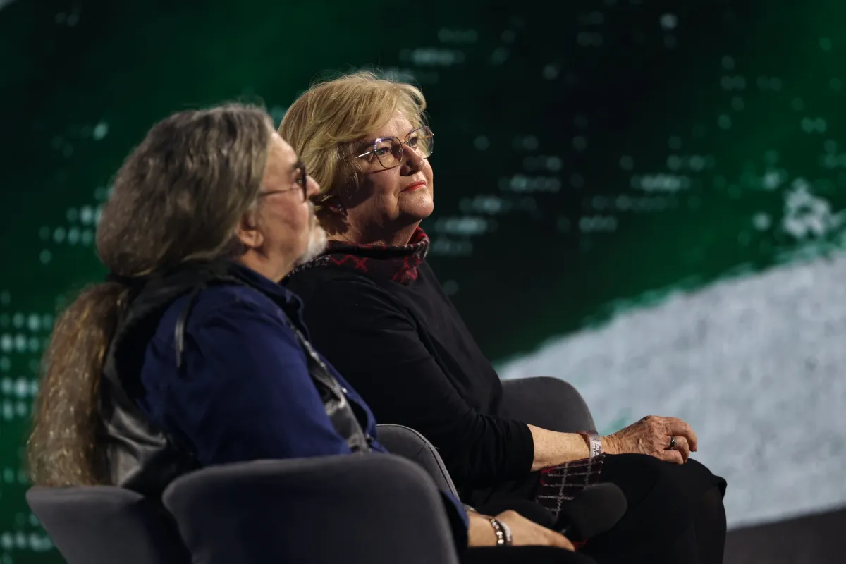 Háborúellenes Gyűlés, Mohács, 2025.12.13
DÁP, HEGY
rudán joe
dr Szili katalin