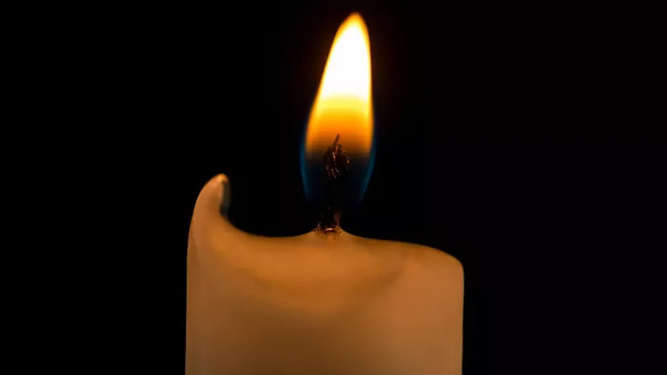 Szívet tépő fájdalom: meghalt egy 2 éves kisfiú az autópályán, miután a lerobbant kocsijukba hajtott egy autó