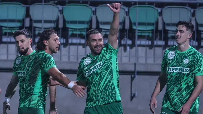 Böde Dániel megrendelte a sört a karácsonyi bulira