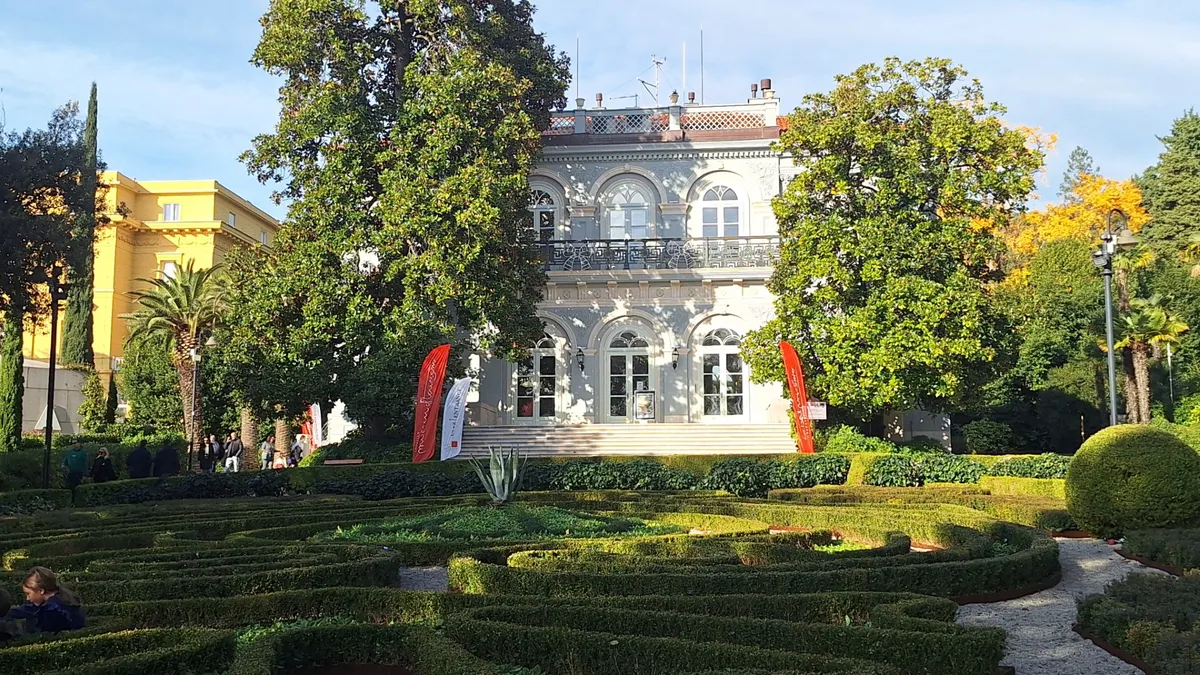 Opatija legelső villája, a Villa Angiolina.