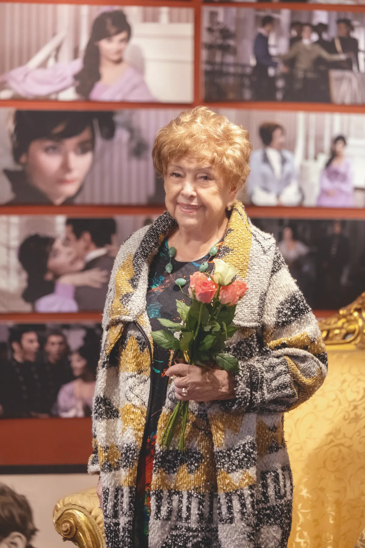 hot! magazin, hétfői feltöltések, címlapADRIÁNBangóékMikulás extraNIKIHarry és Meghan Pásztor Erzsi balesete EDINAFalusi Mariann