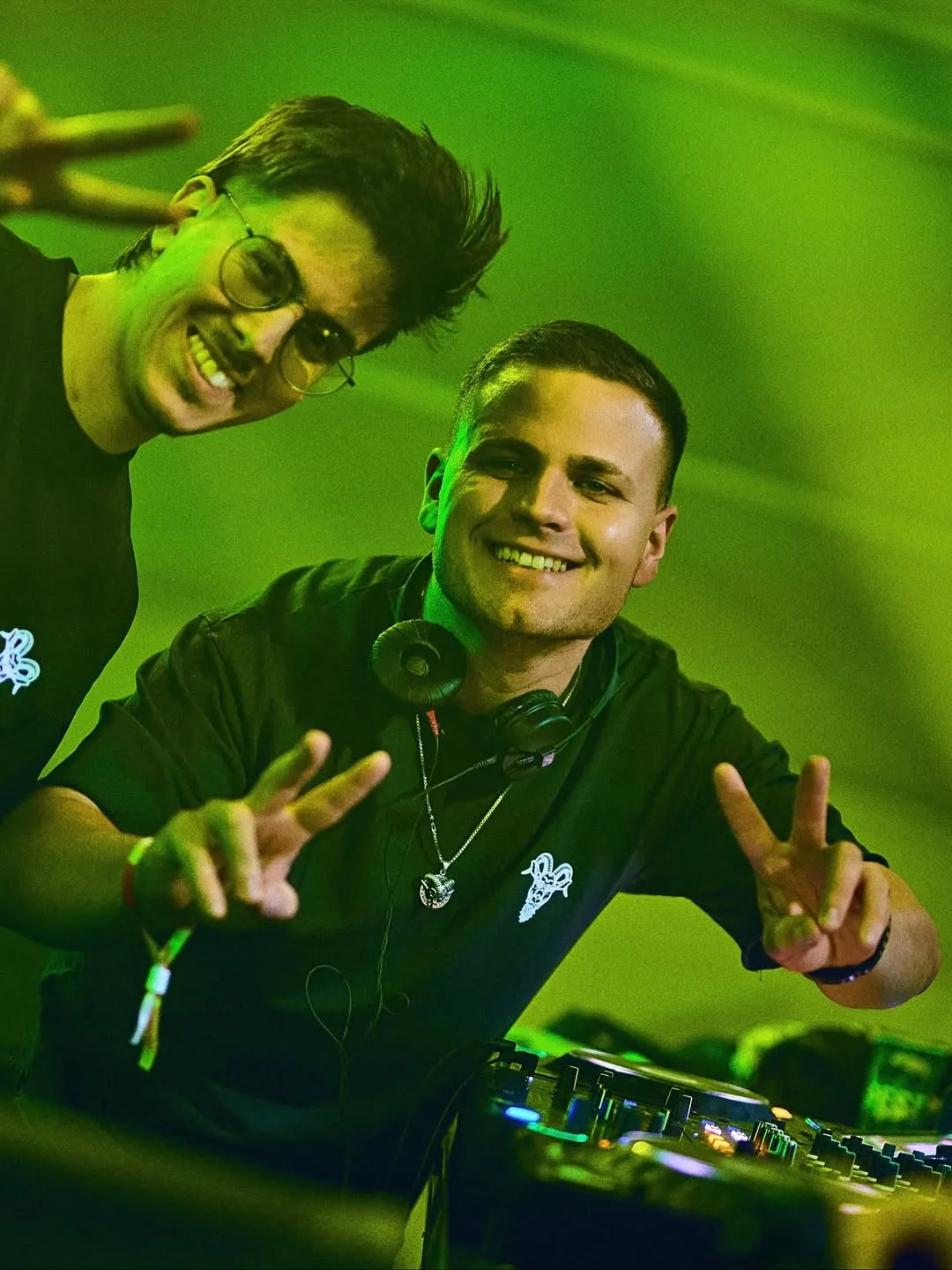 A CRAZYBOYS ezúttal az X-Faktorból kieső énekessel muzsikál.