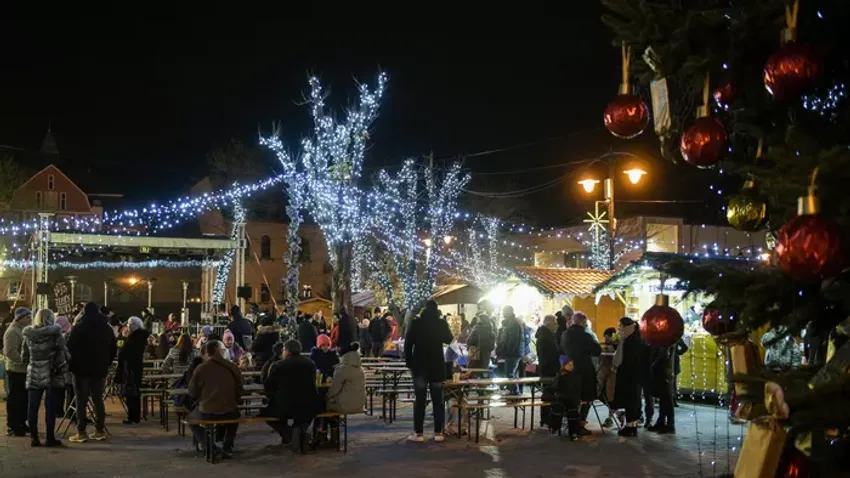 Magyarország karácsonyi fénybe öltözött