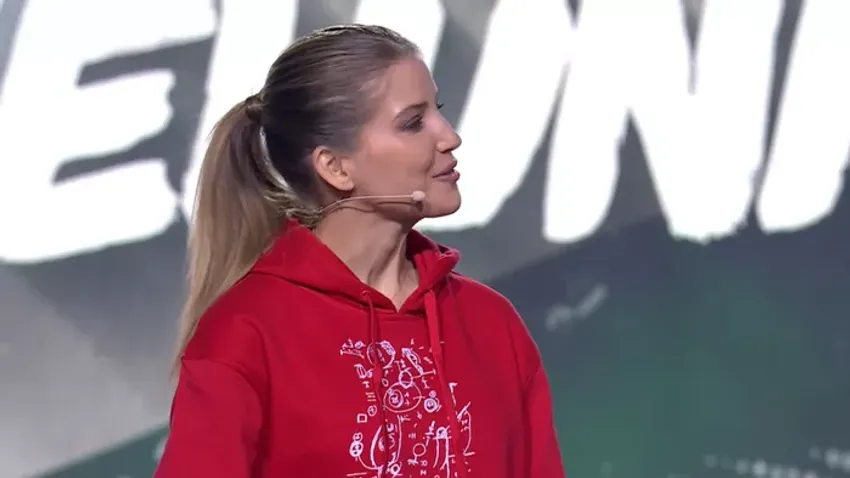 Szabó Zsófi már hangolódik a Háborúellenes Gyűlésre!