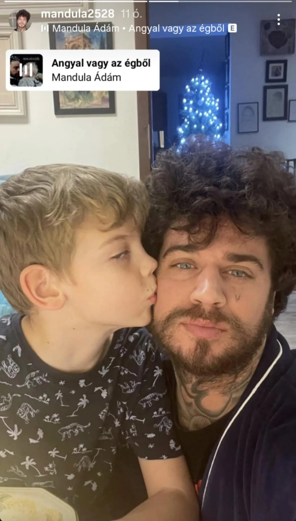 Mandula Ádám és kisfia ismét találkoztak.