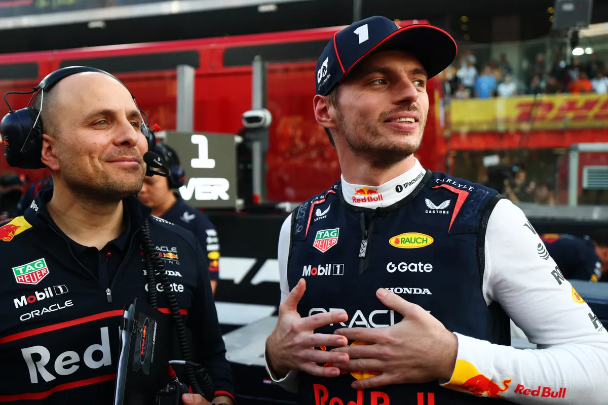 Max Verstappen és versenymérnöke(balra) a sporton kívül is jó barátok